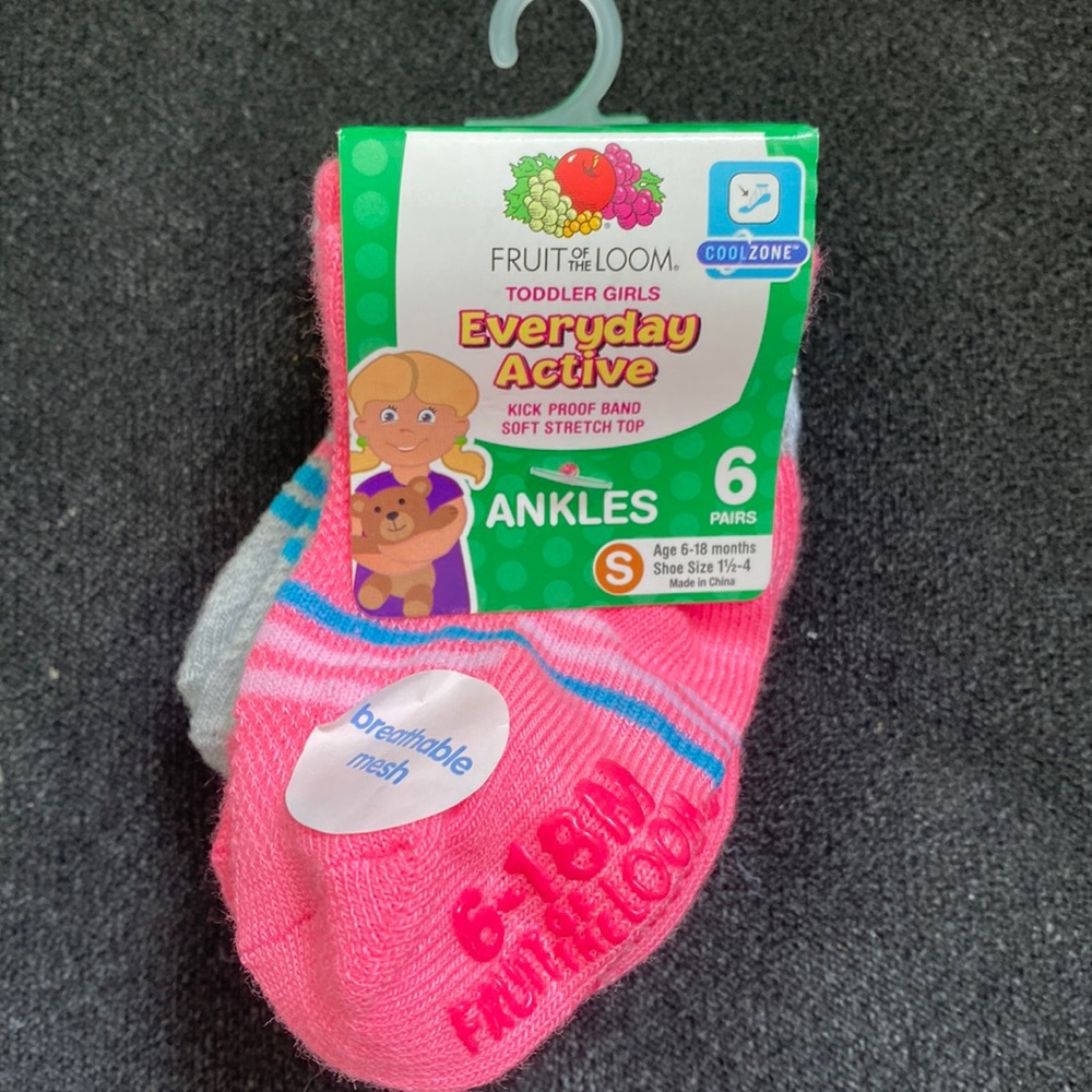 NWT Socks w Grip